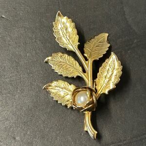 Vintage MCM Rose Bud with Faux Pearl Center and Gold Toned Leaves‎ Brooch